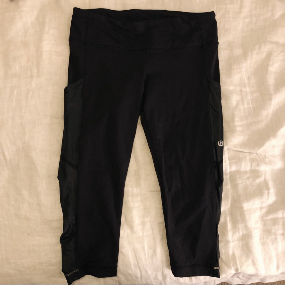 Lululemon cropped leggings w/ faux leather detail